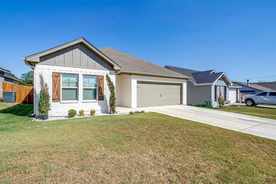 1410 Lexington St, Weatherford, TX 76086 - photo 2