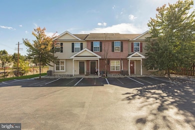 56 S Charlotte St unit B3, Pottstown, PA 19464 - photo 2