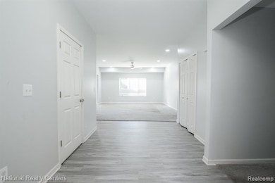 21130 Parkplace Ln unit 11, Clinton Township, MI 48036 - photo 6