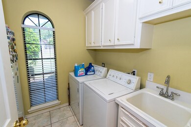 10910 Bridleway Cir, Houston, TX 77016 - photo 6