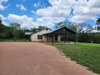 678 Loudon Rd, Fredericksburg, TX 78624 - photo 3