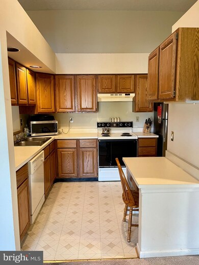 12209 Eagles Nest Ct unit K, Germantown, MD 20874 - photo 5