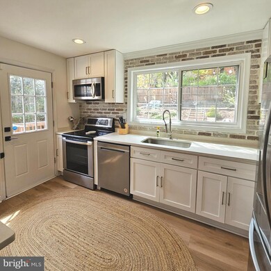 842 S Dinwiddie St, Arlington, VA 22204 - photo 6