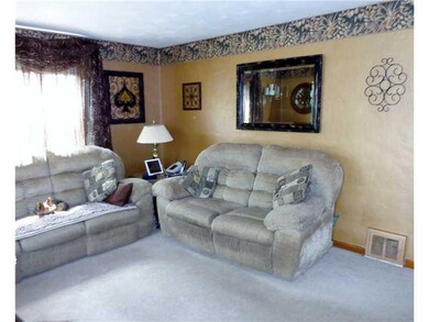 Living Room. Spacious Living Room!