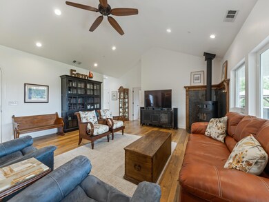 19590 Mockingbird Ln, Redding, CA 96002 - photo 6