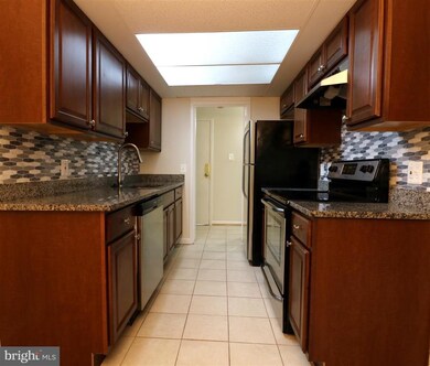 11654 Stoneview Square unit 11C, Reston, VA 20191 - photo 5