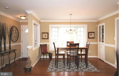 9221 Dellwood Dr, Vienna, VA 22180 - photo 6