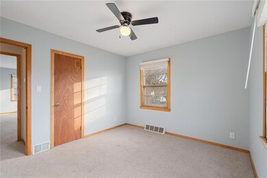 733 31st St SE, Cedar Rapids, IA 52403 - photo 7