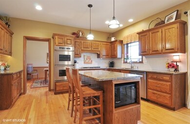 1421 Durness Ct, Naperville, IL 60565 - photo 4