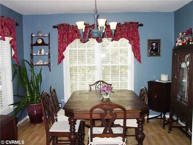 Dining Room - Formal Dining Room