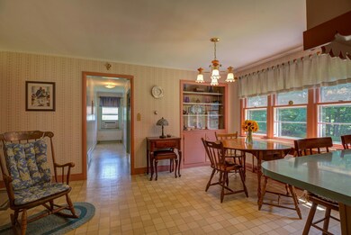 Kitchen Dining Area