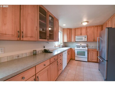 1083 Tyson Ln, Eugene, OR 97404 - photo 2