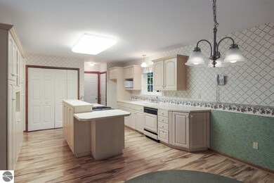 12820 Pa Be Shan Ln unit PVT, Charlevoix, MI 49720 - photo 4