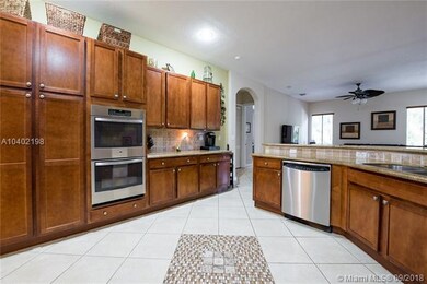 Spacious kitchen - wood cabinets - double ovens up