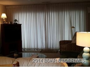 LR Watch TV without glare