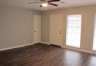 10825 Stover St, Houston, TX 77075 - photo 4