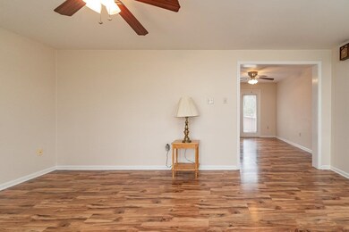 Gorgeous laminate flooring in living/kit/dining & 