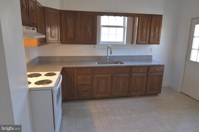 4304 Canterbury Way, Temple Hills, MD 20748 - photo 3