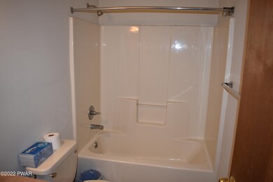 405 Surrey Dr, Hawley, PA 18428 - photo 2