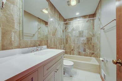 932 Barclay Ct, Batavia, IL 60510 - photo 3