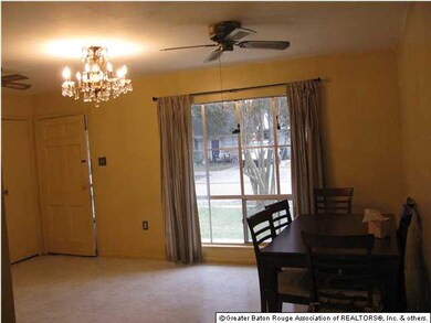View of the living room from the kitchen/breakfast