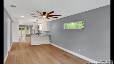 618 E Evergreen St, San Antonio, TX 78212 - photo 3