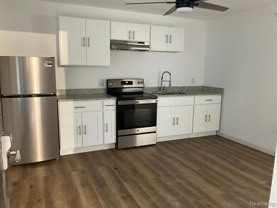 1305 Washington Ave unit 15, Bay City, MI 48708 - photo 3