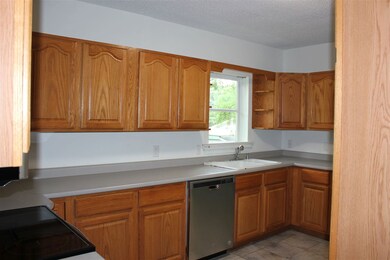 2006 Ashland Ave, Cedar Falls, IA 50613 - photo 4