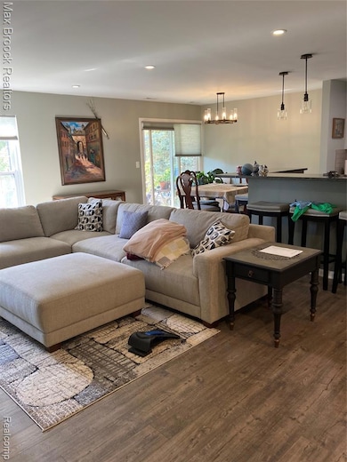 31045 Pheasant Run St, Farmington Hills, MI 48334 - photo 3