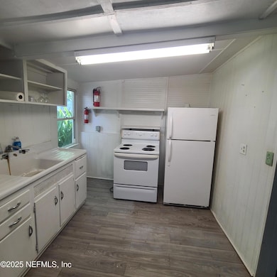 6 KITCHEN