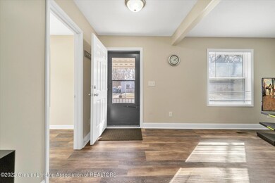 05-209-E-Mason-St-WindowStill-Real-Estat