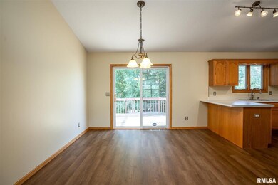 6140 Jebens Ave, Davenport, IA 52806 - photo 4