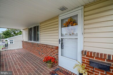 204 Cheddington Rd, Linthicum Heights, MD 21090 - photo 5