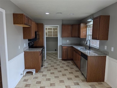 16904 Meadow Lake Cir unit R, Newalla, OK 74857 - photo 5