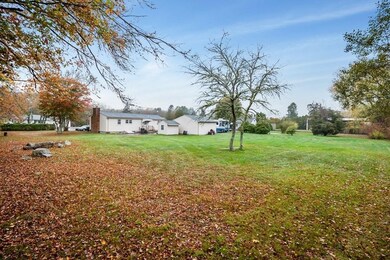 572 Russells Mills Rd, South Dartmouth, MA 02748 - photo 2