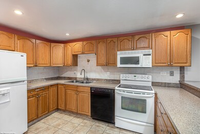 5840 W 77th St unit 302, Burbank, IL 60459 - photo 4