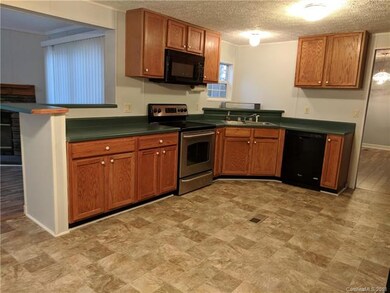 Large eat-in kitchen!