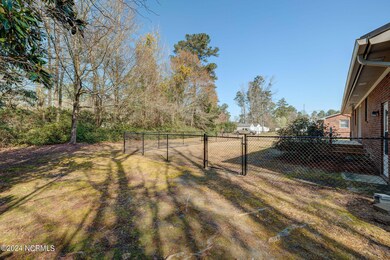 509 S Mcneil St, Burgaw, NC 28425 - photo 6