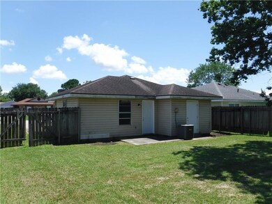 2808 Bayou Teche Dr, Marrero, LA 70072 - photo 2