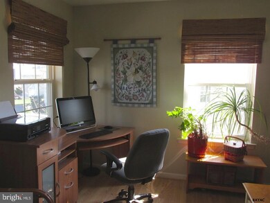 609 Butterfly Cir unit 116, Dallastown, PA 17313 - photo 4