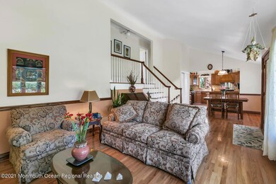 4 Knapp Cir Middletown NJ-large-007-013-