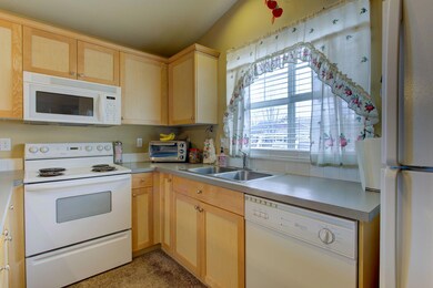 22-web-or-mls-20672 Daisy Lane-22