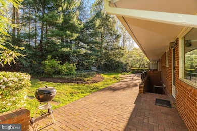 9209 Glenbrook Rd, Fairfax, VA 22031 - photo 3