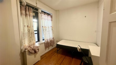 Sanford Court unit 3, Flushing, NY 11355 - photo 3