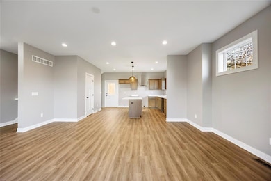 335 Forest Ave unit 24, Des Moines, IA 50314 - photo 6