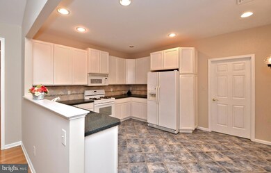 815 Persimmon Ln unit V126, Langhorne, PA 19047 - photo 6