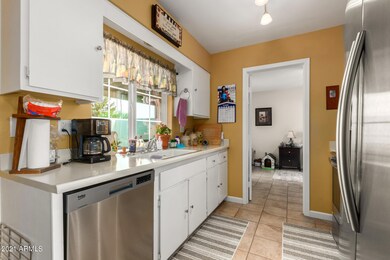 10872 W Santa fe Dr, Sun City, AZ 85351 - photo 7