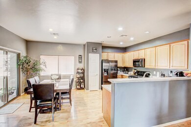 Kitchen & Dining
