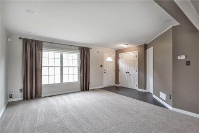 Living Room/Entry