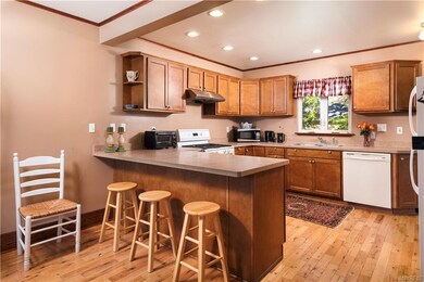 1023 Vanderbilt Ave, Niagara Falls, NY 14305 - photo 6